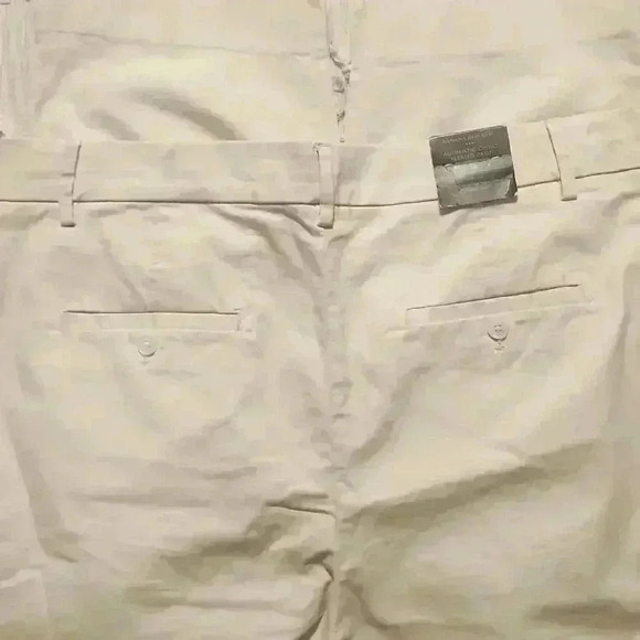 Banana Republic Authentic Chino Pleated Crop - Picture 7 of 7